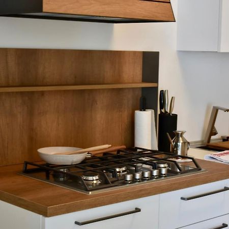 Stylish Lakefront House 로베레 외부 사진