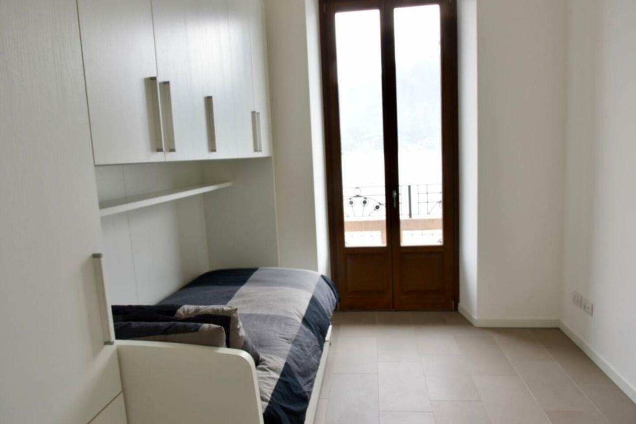 Stylish Lakefront House 로베레 외부 사진