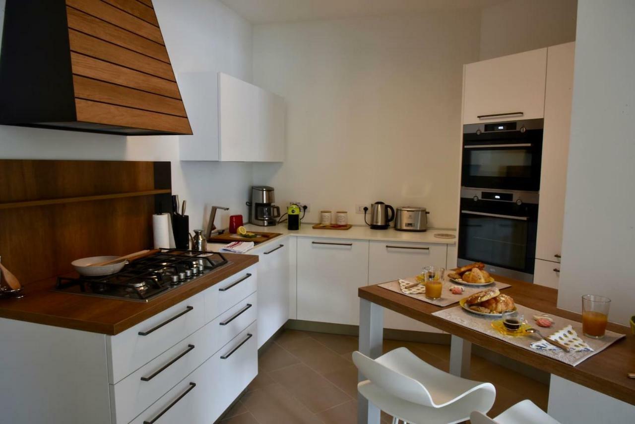 Stylish Lakefront House 로베레 외부 사진