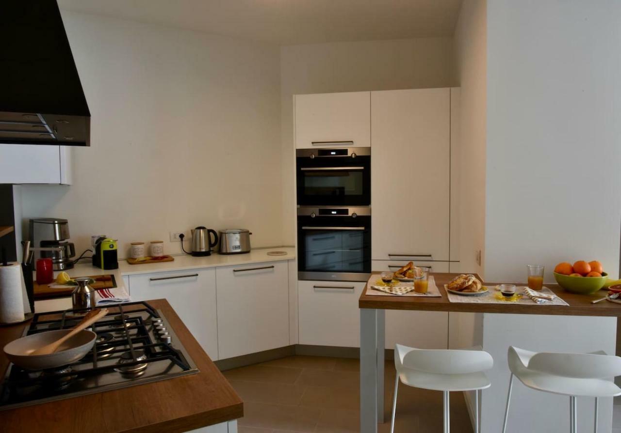Stylish Lakefront House 로베레 외부 사진