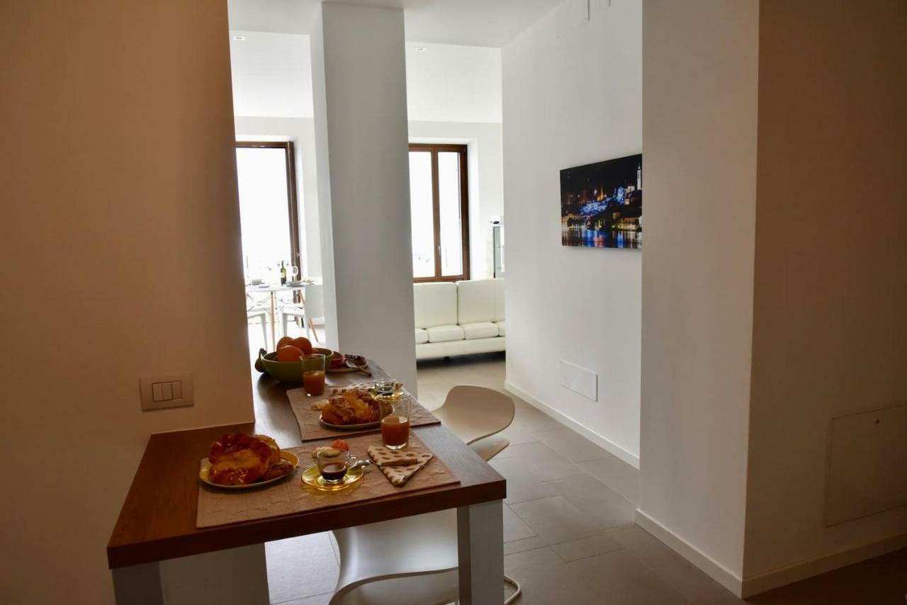 Stylish Lakefront House 로베레 외부 사진